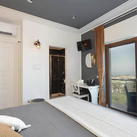 Luxe Sur Bed & Breakfast *